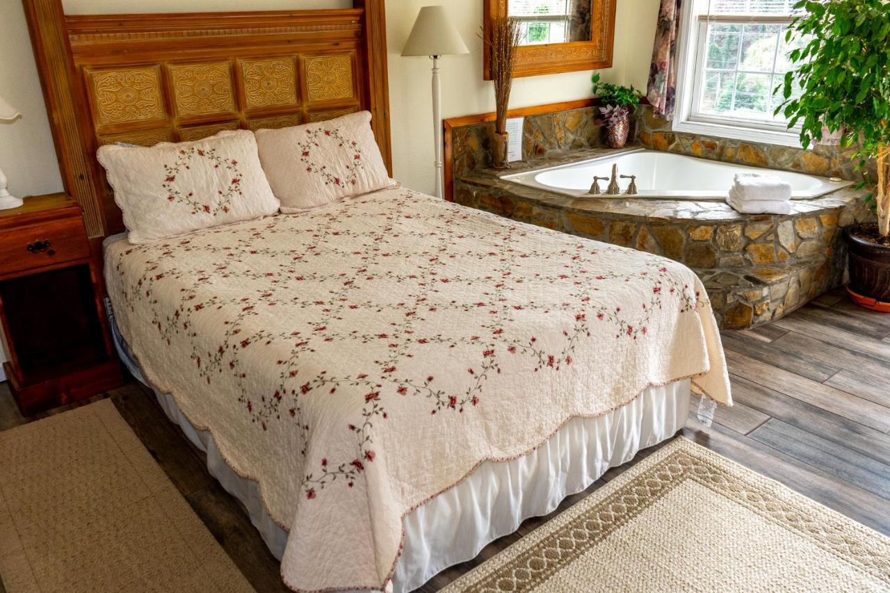 The Chimney Rock Inn & Cottages 外观 照片